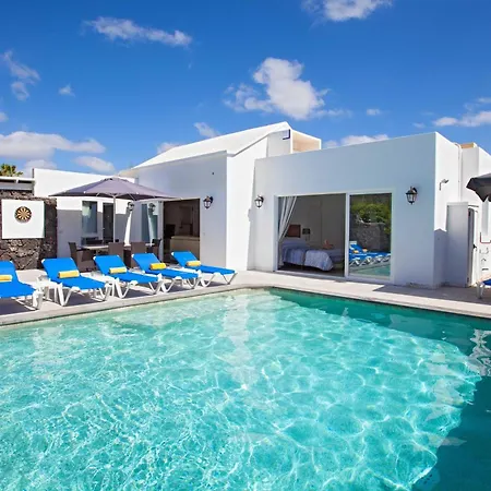 Modern Mojones Casa Penyas Blancas Dos 4 Bedrooms Private Heated Pool Puerto Del Carmen Villa Puerto del Carmen (Lanzarote)