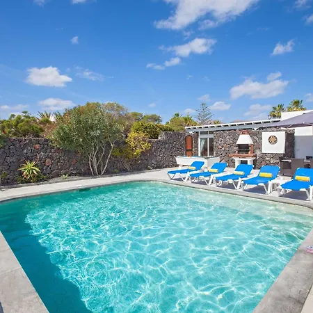 Modern Mojones Casa Penyas Blancas Dos 4 Bedrooms Private Heated Pool Puerto Del Carmen * Puerto del Carmen (Lanzarote)