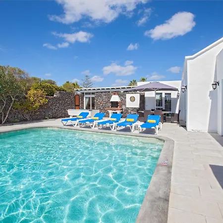 Villa Modern Mojones Casa Penyas Blancas Dos 4 Bedrooms Private Heated Pool Puerto Del Carmen Puerto del Carmen (Lanzarote)